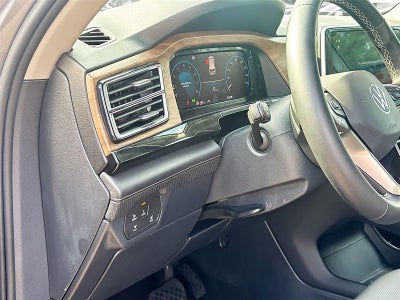 2025 Volkswagen Atlas 2.0T SE w/Technology