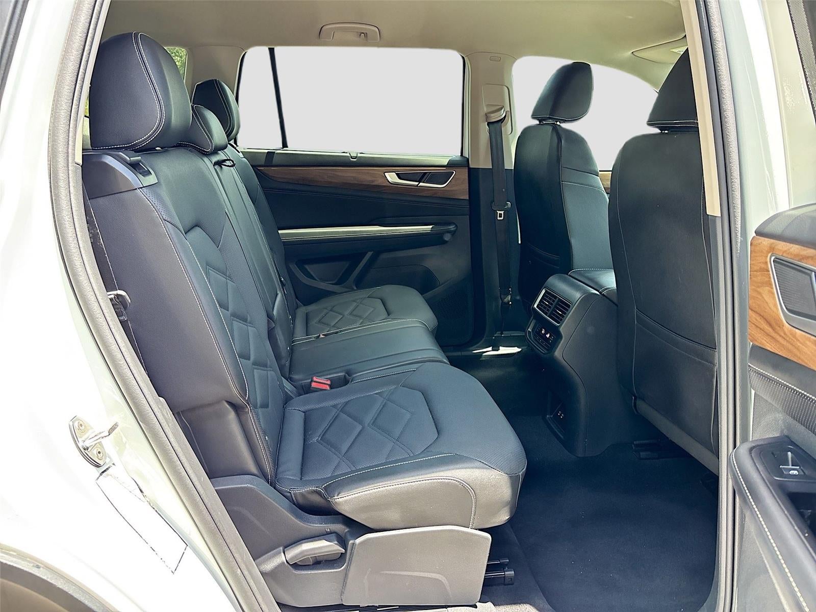 2025 Volkswagen Atlas 2.0T SE w/Technology
