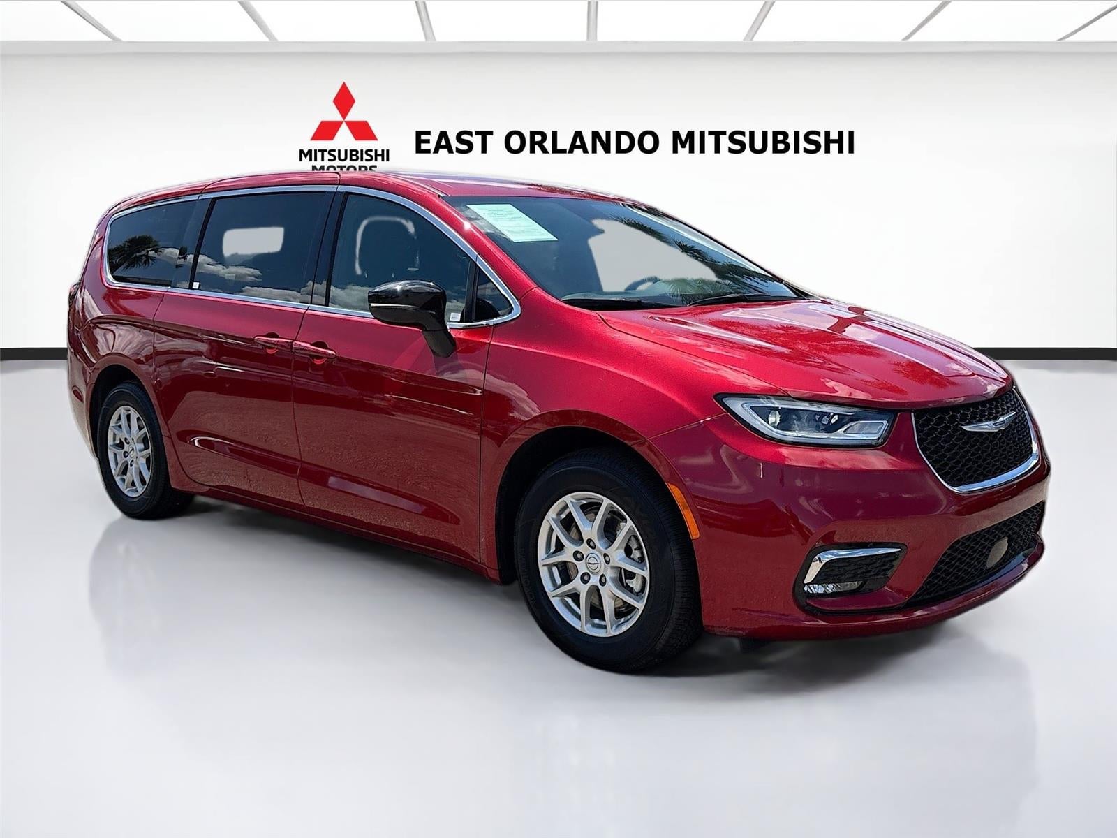 2025 Chrysler Pacifica Select