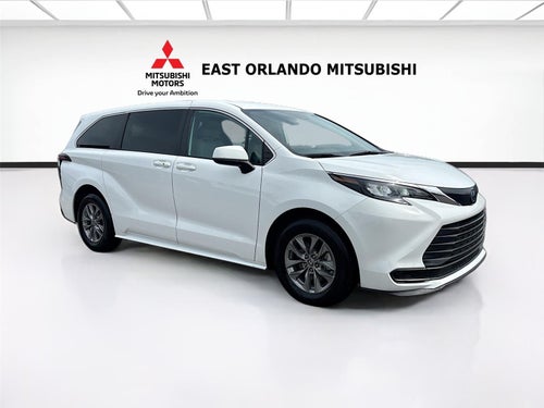 2025 Toyota Sienna LE 8-Passenger