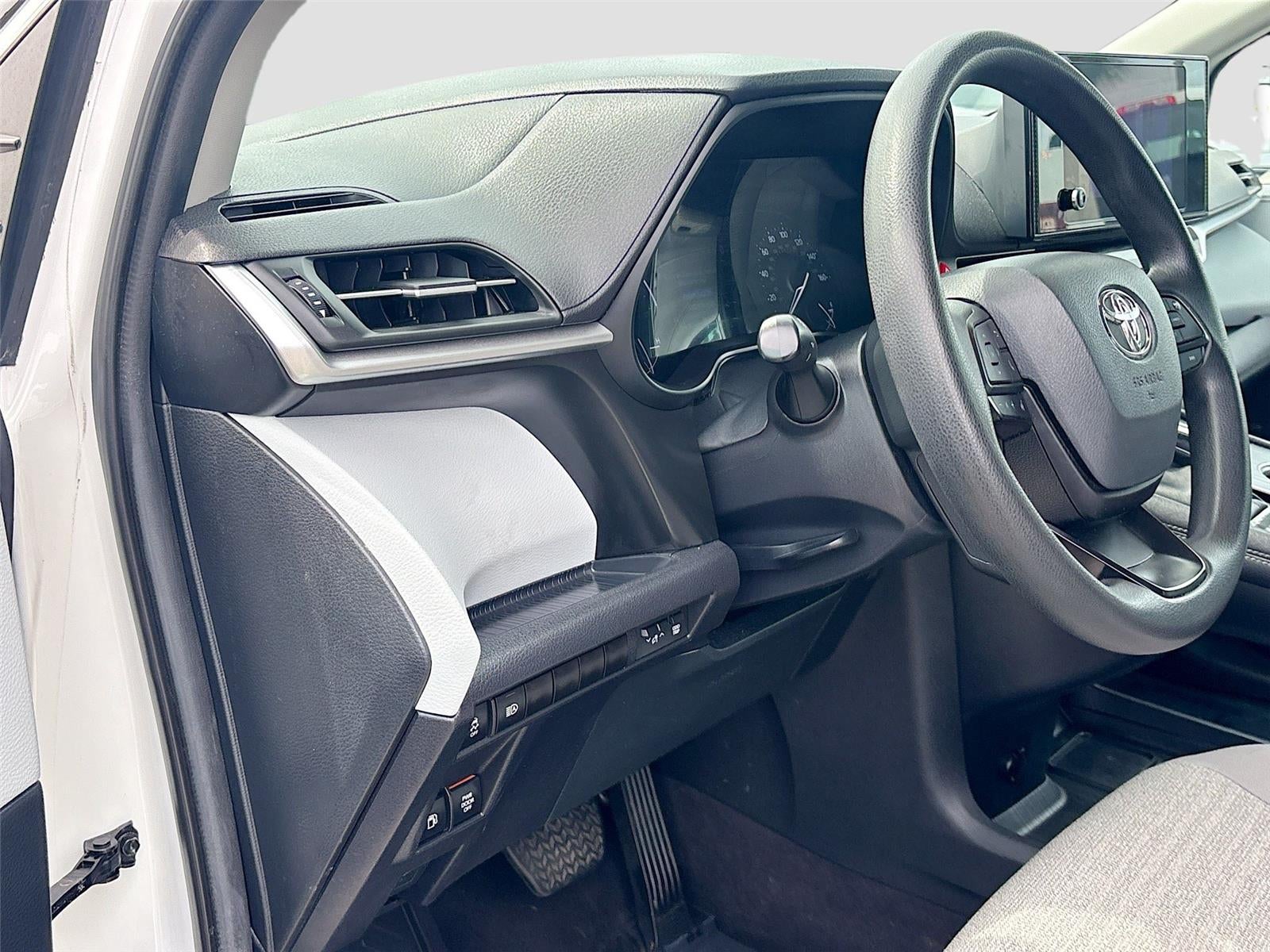2025 Toyota Sienna LE 8-Passenger