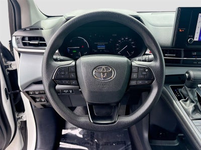 2025 Toyota Sienna LE 8-Passenger