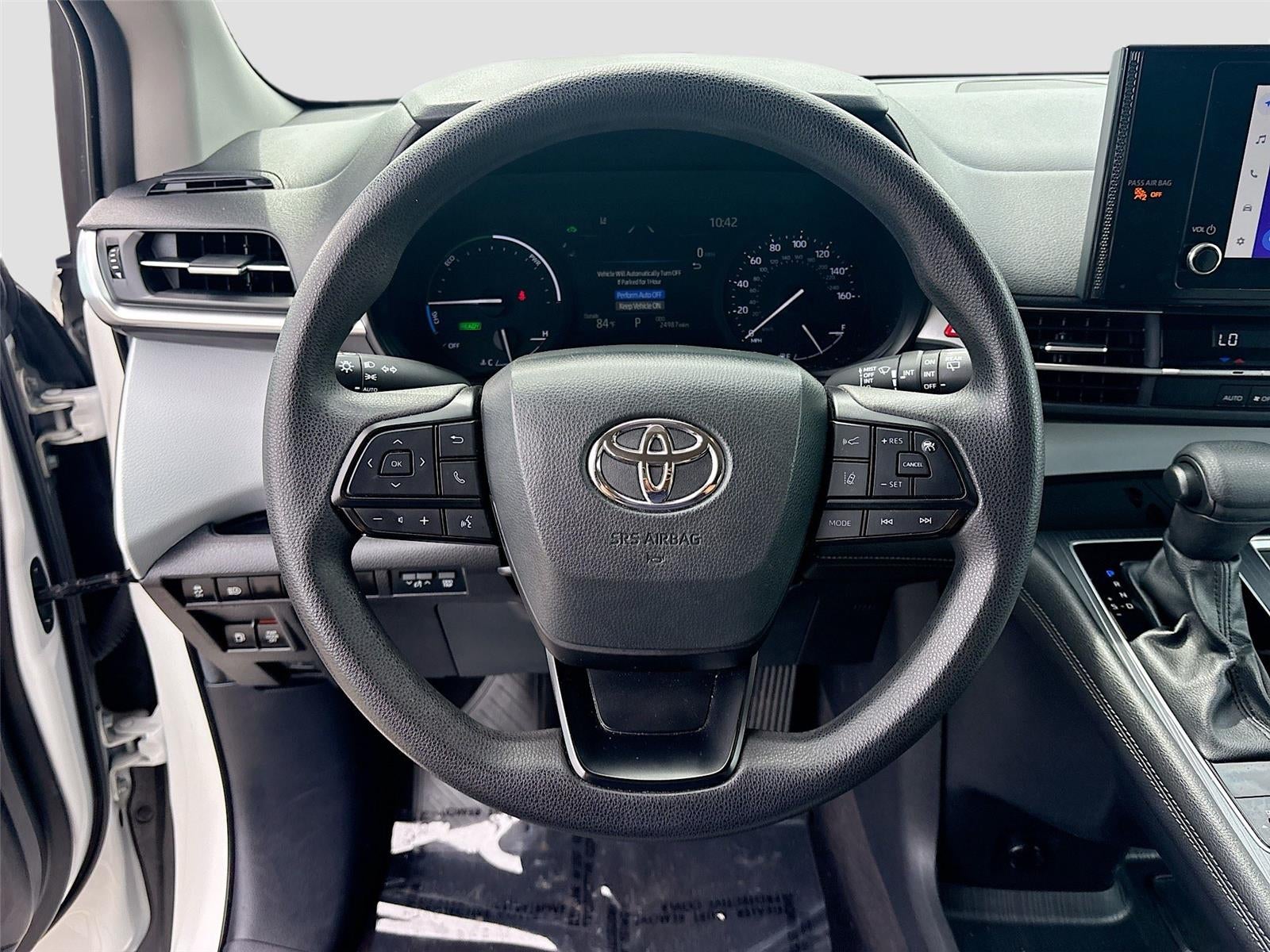 2025 Toyota Sienna LE 8-Passenger