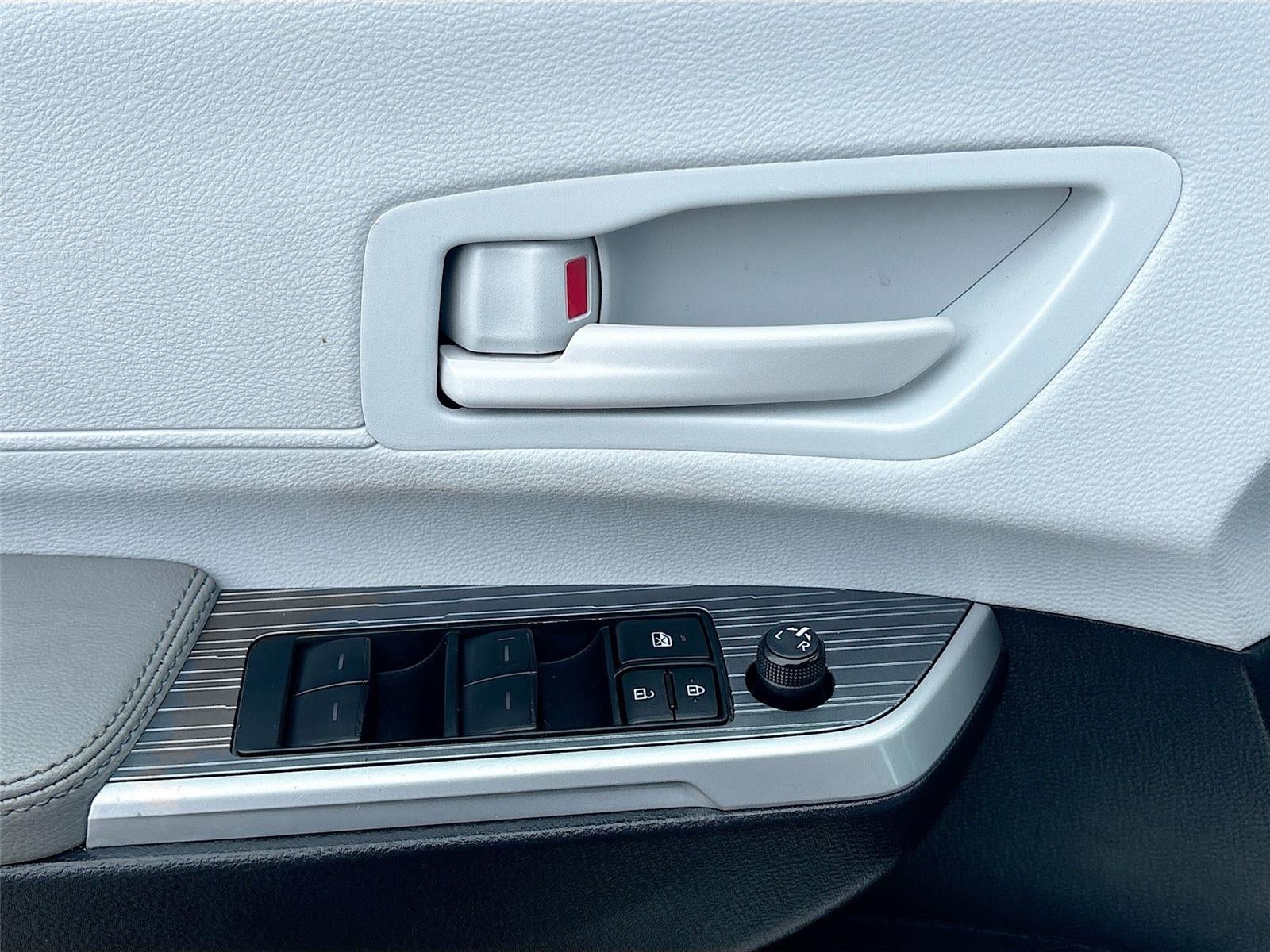 2025 Toyota Sienna LE 8-Passenger