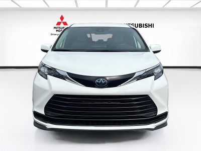 2025 Toyota Sienna LE 8-Passenger