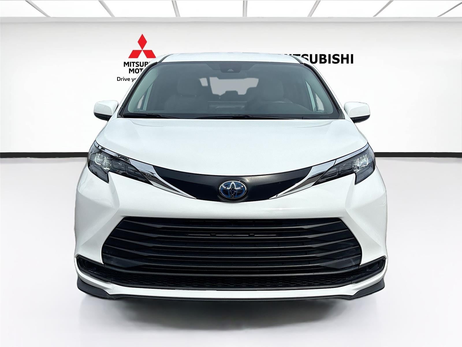 2025 Toyota Sienna LE 8-Passenger