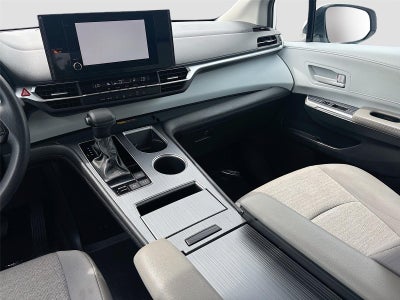 2025 Toyota Sienna LE 8-Passenger