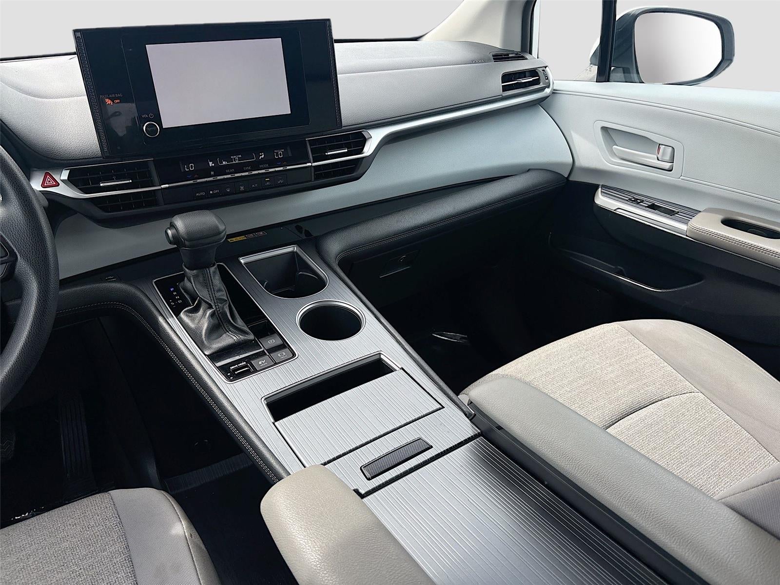 2025 Toyota Sienna LE 8-Passenger