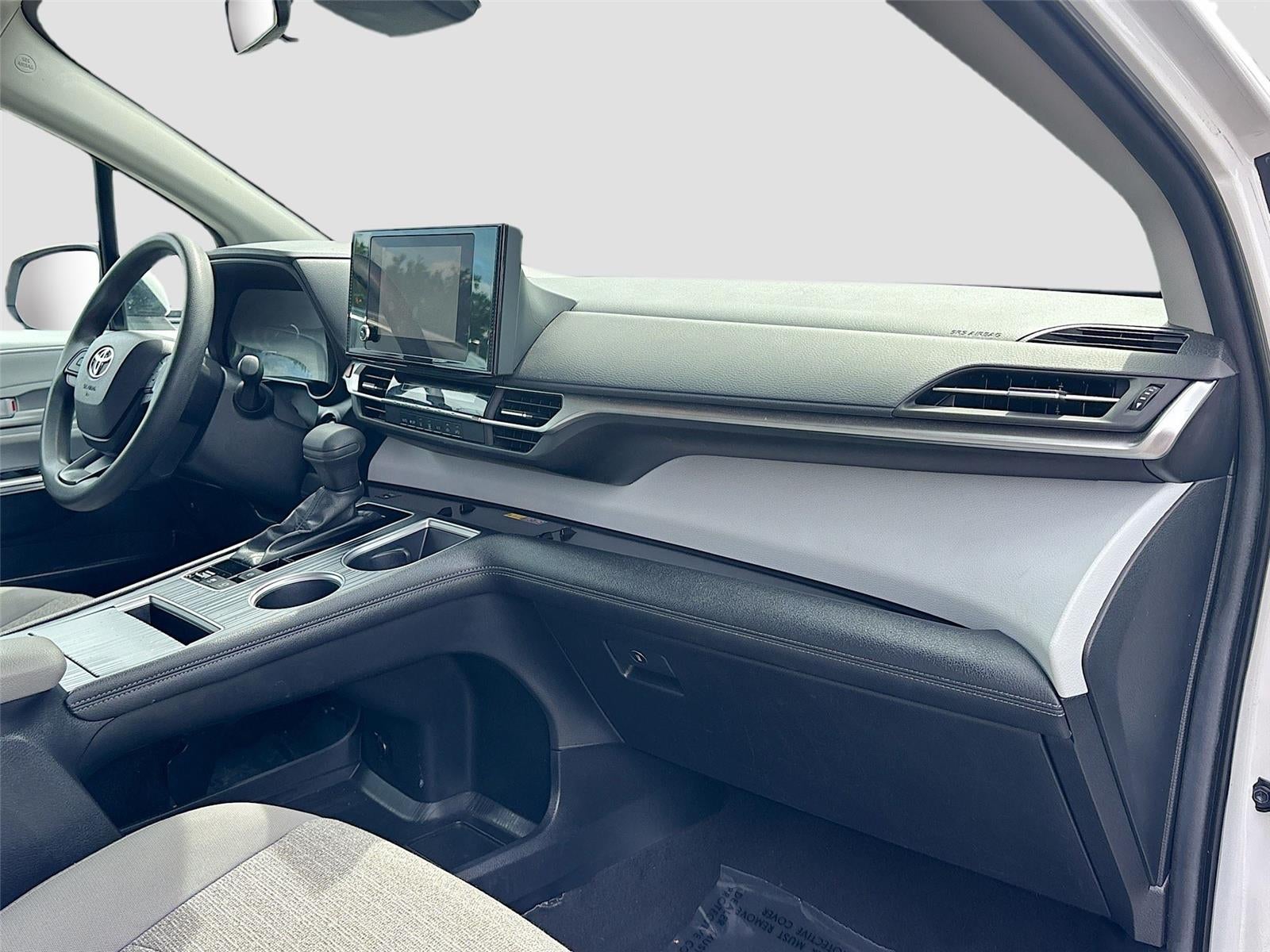 2025 Toyota Sienna LE 8-Passenger
