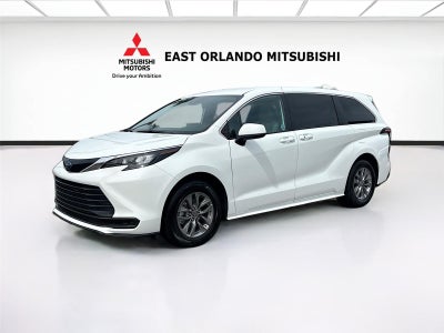 2025 Toyota Sienna LE 8-Passenger