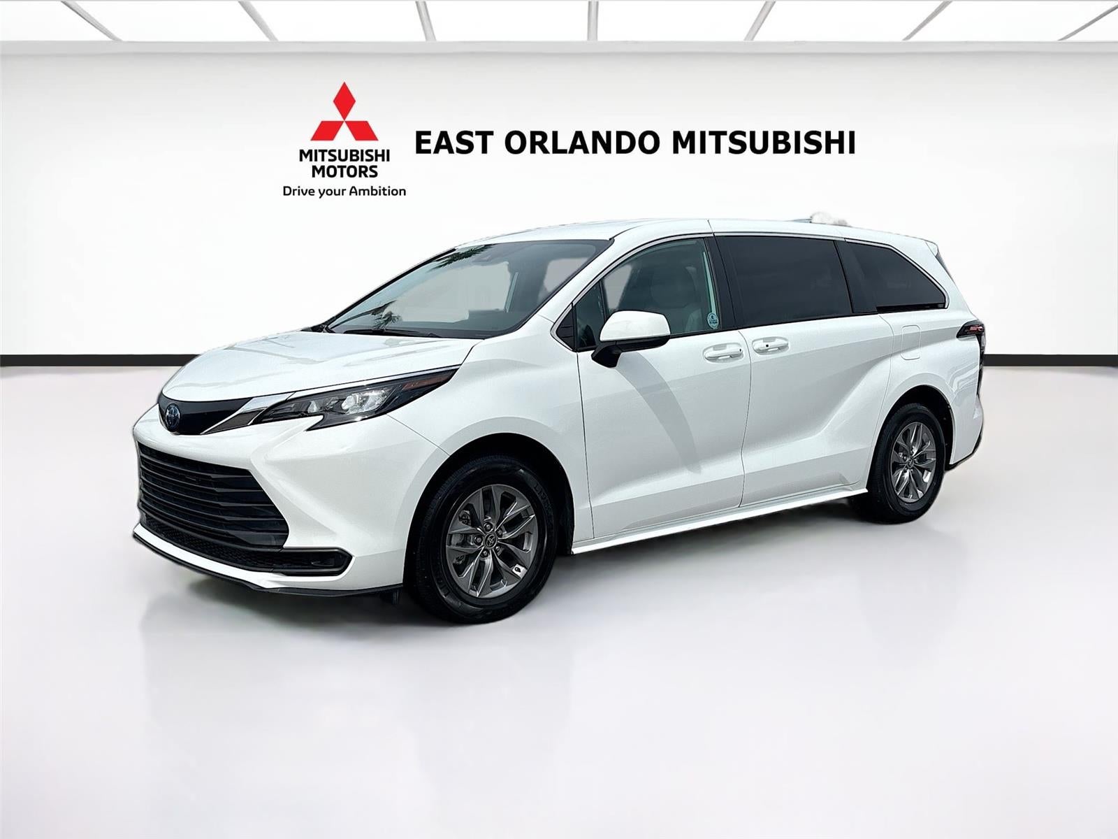 2025 Toyota Sienna LE 8-Passenger