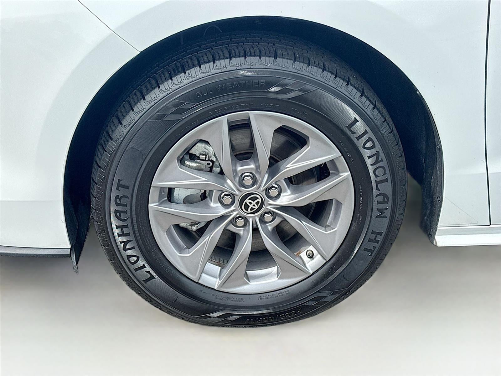 2025 Toyota Sienna LE 8-Passenger