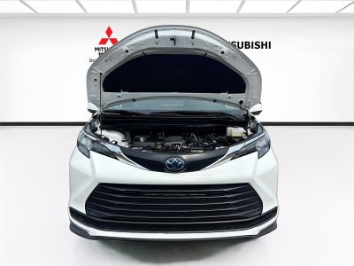 2025 Toyota Sienna LE 8-Passenger