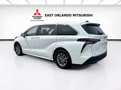 2025 Toyota Sienna LE 8-Passenger