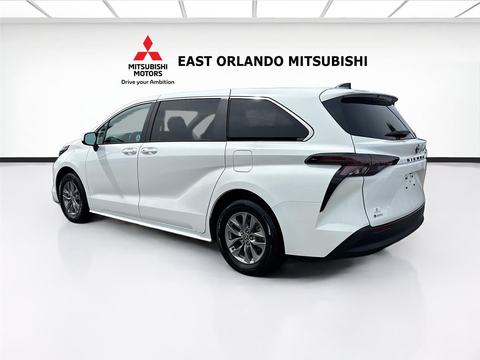 2025 Toyota Sienna LE 8-Passenger