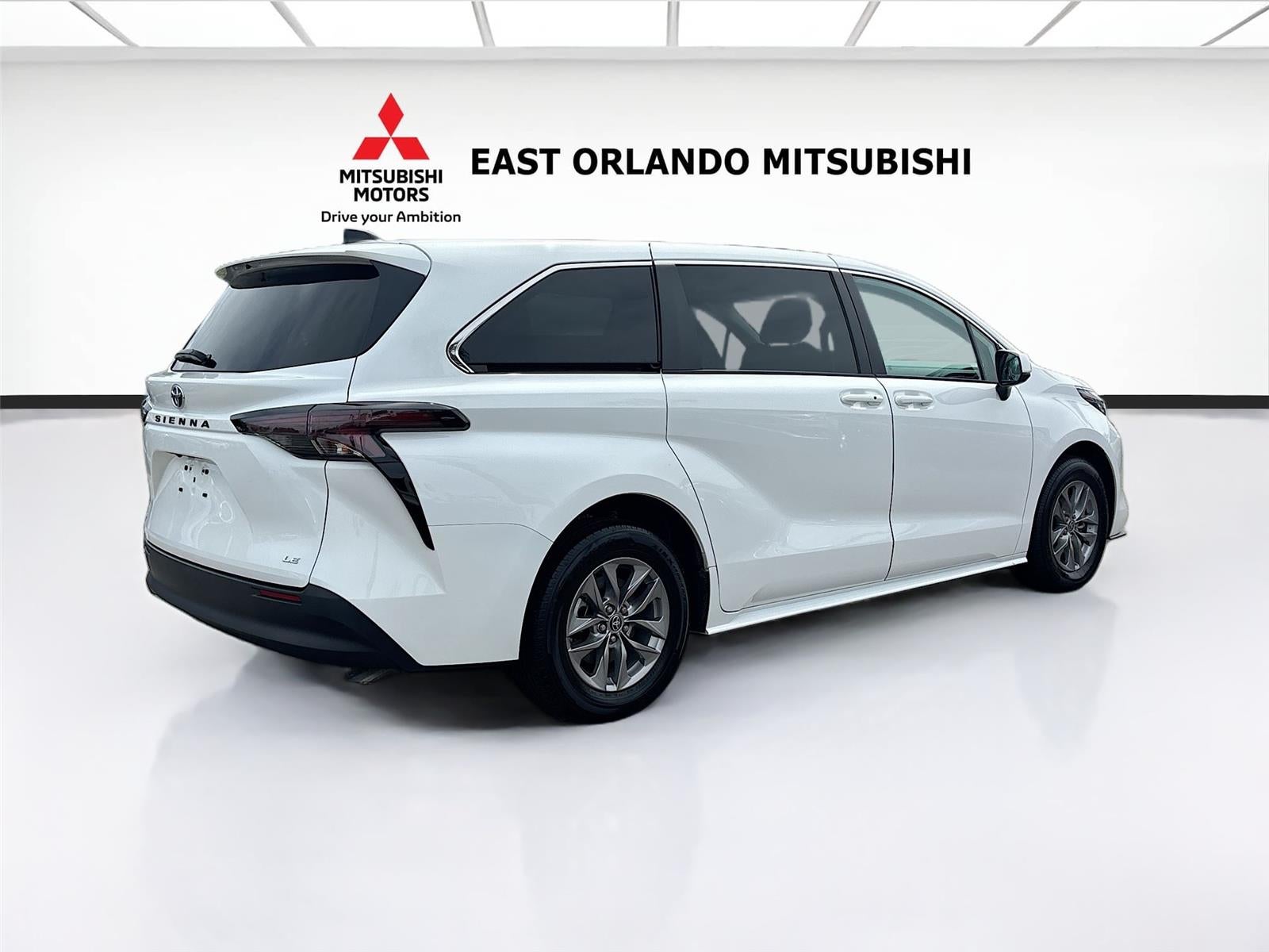 2025 Toyota Sienna LE 8-Passenger