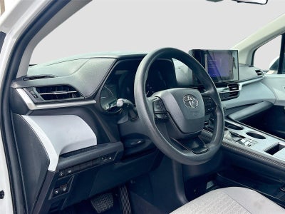 2025 Toyota Sienna LE 8-Passenger