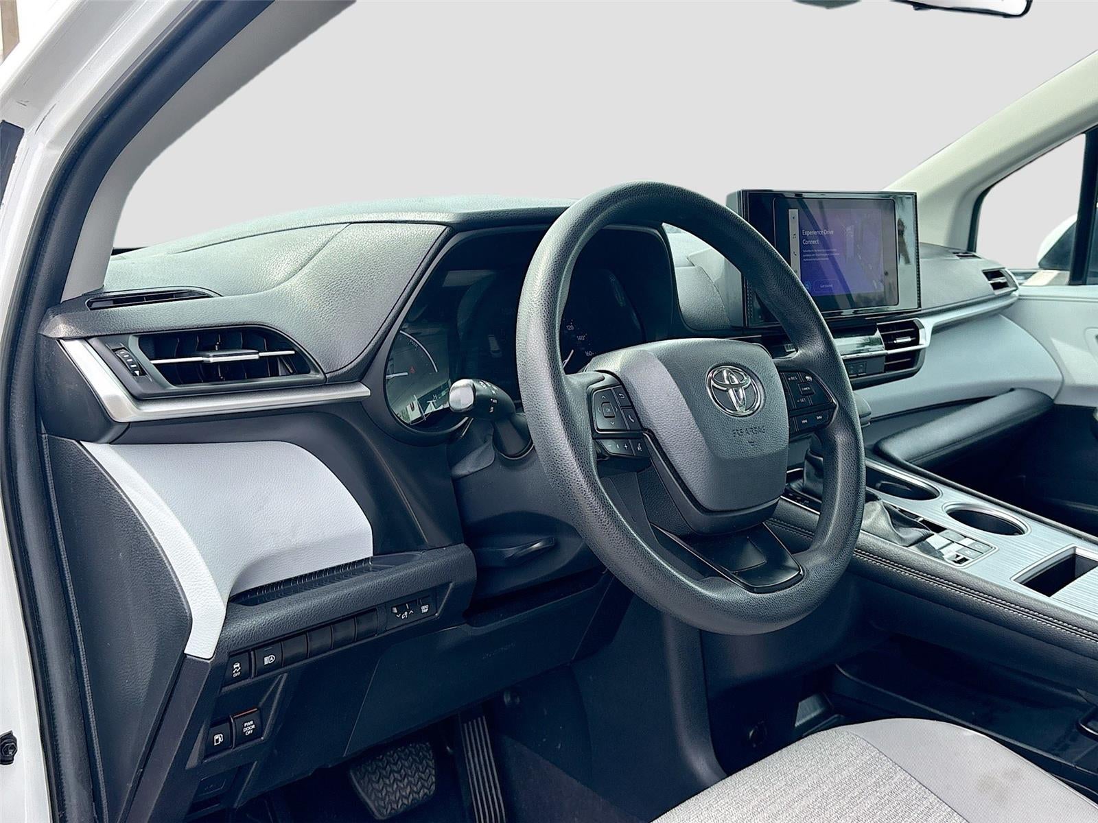 2025 Toyota Sienna LE 8-Passenger