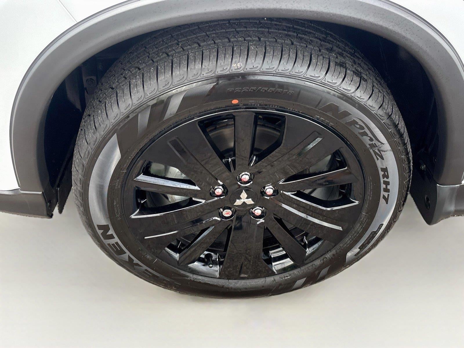 2027 Mitsubishi Outlander Sport LE