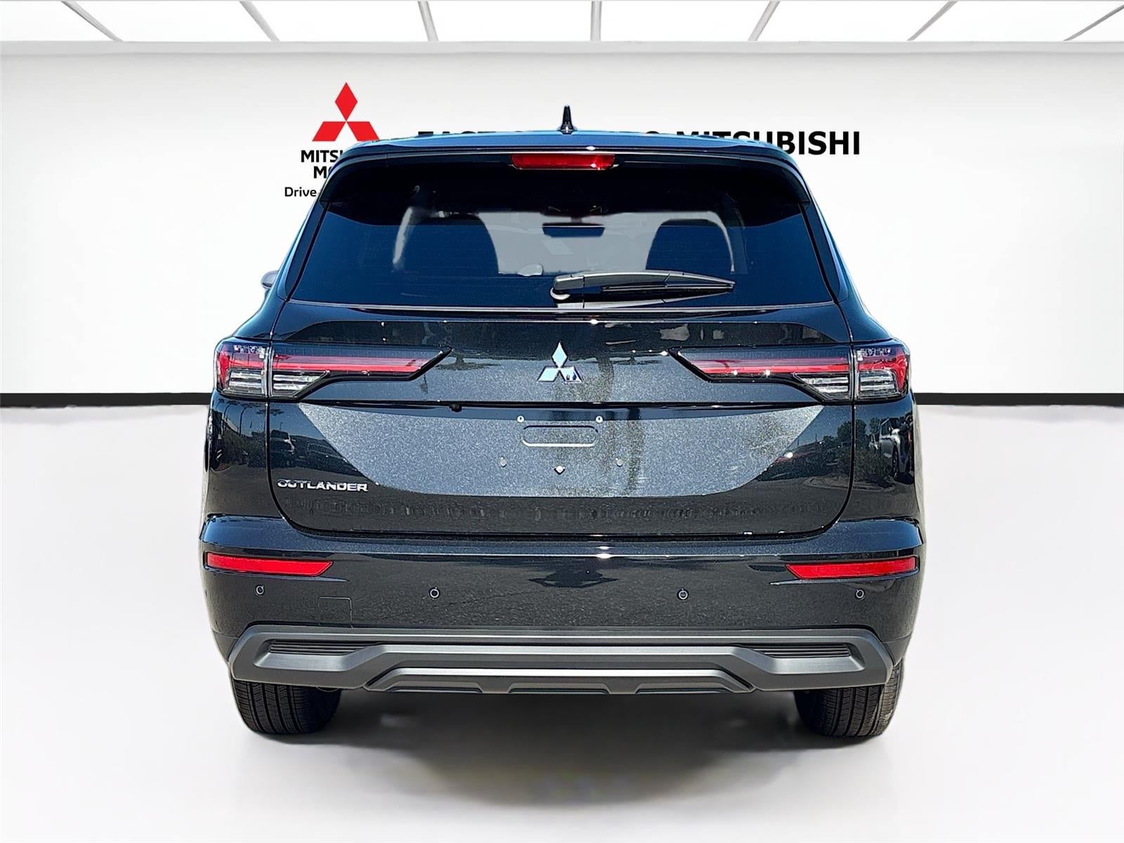 2026 Mitsubishi Outlander ES