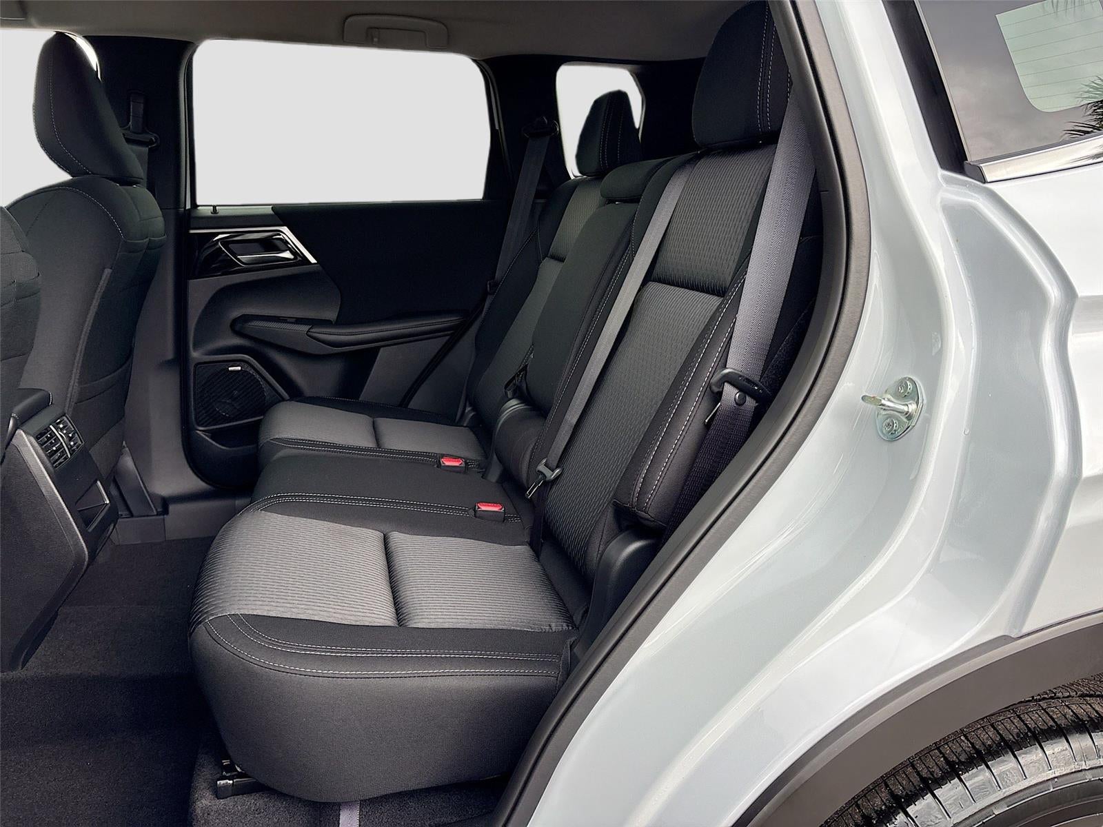 2026 Mitsubishi Outlander ES