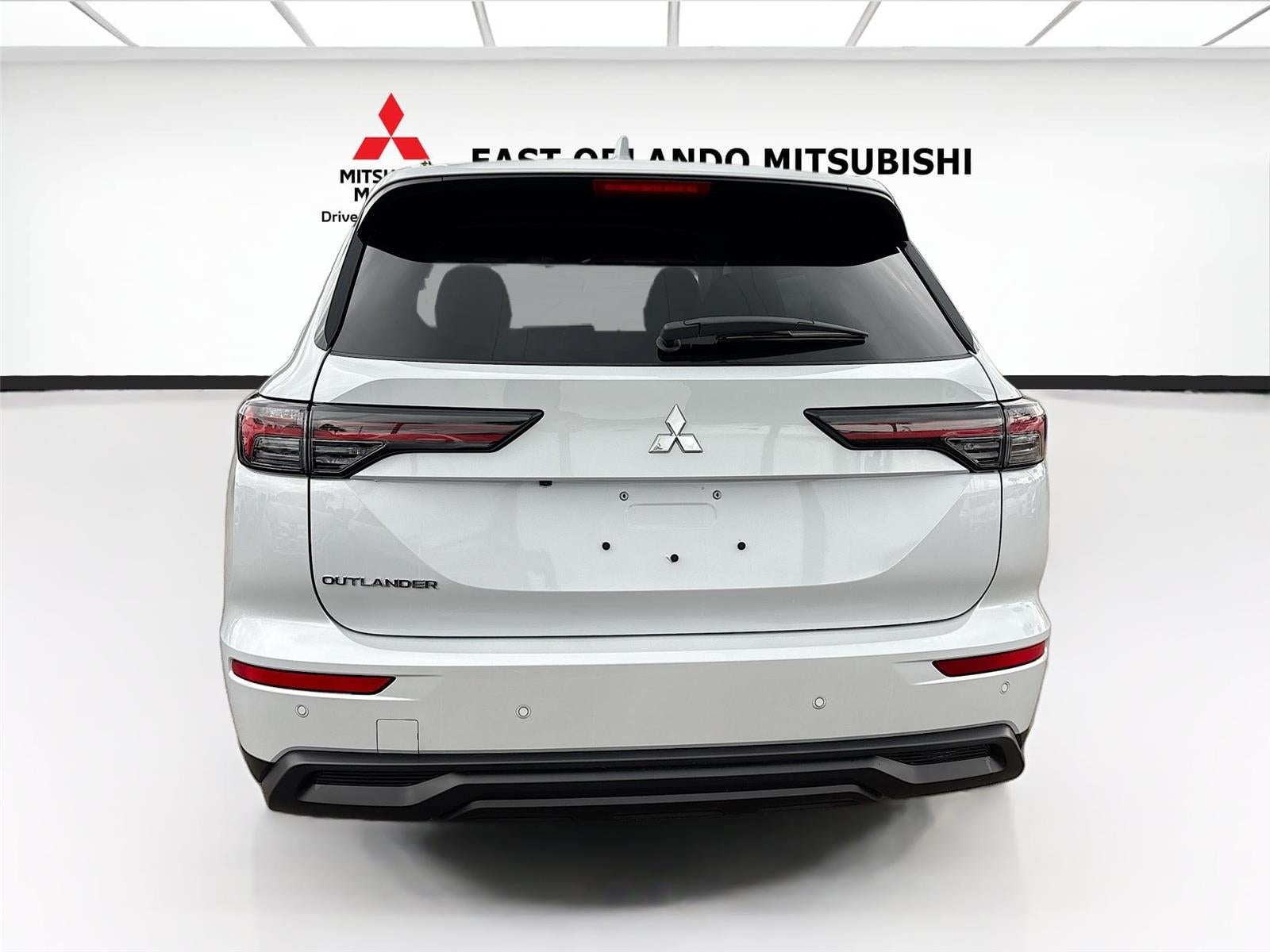 2026 Mitsubishi Outlander ES