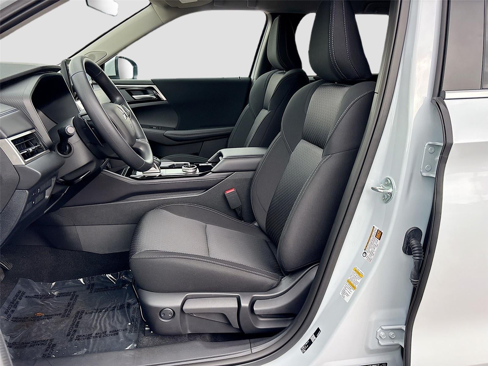 2026 Mitsubishi Outlander ES