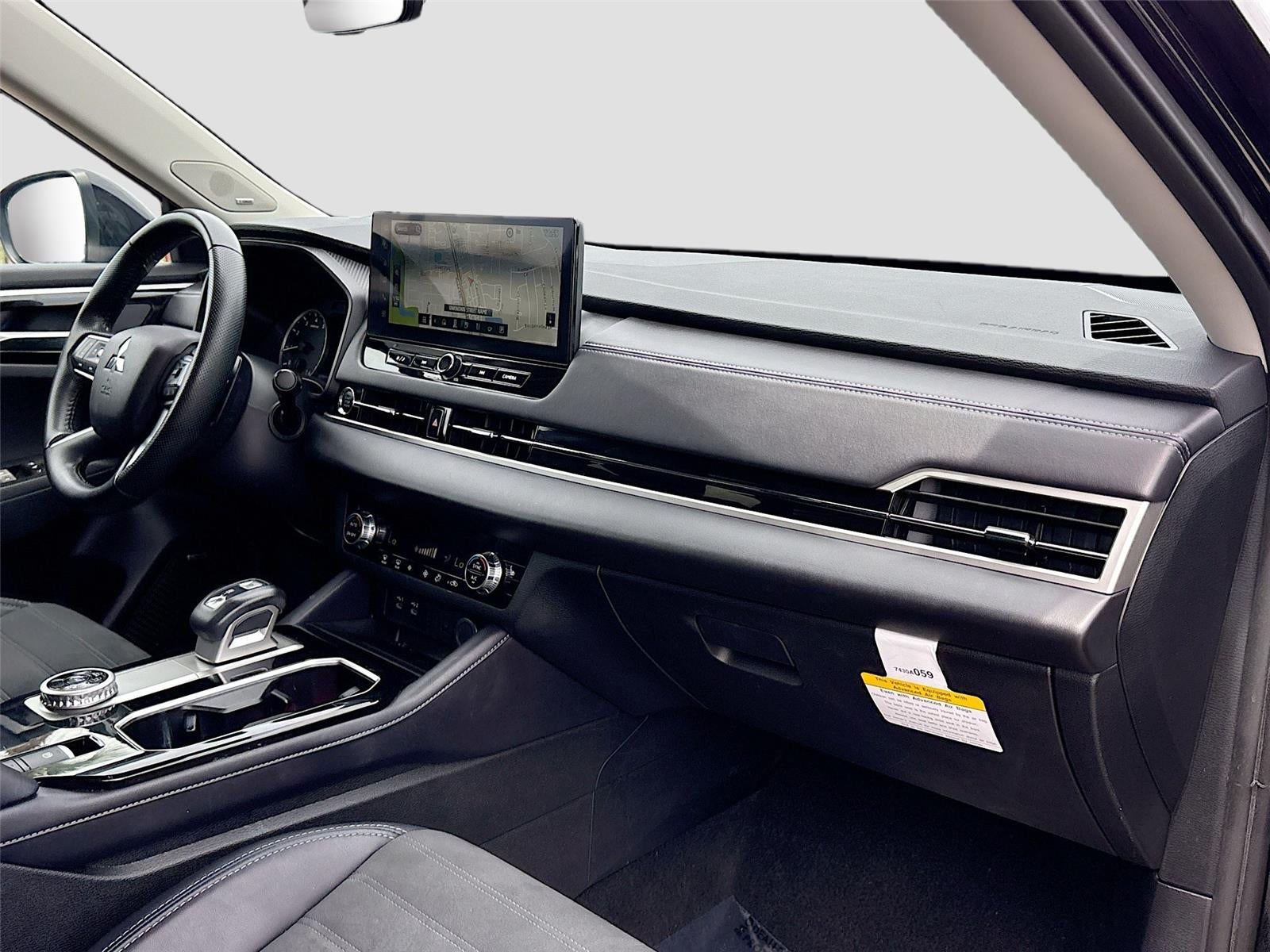 2025 Mitsubishi Outlander SE