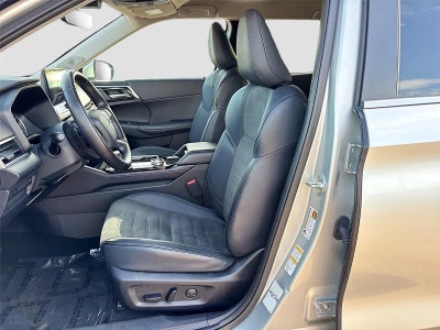 2025 Mitsubishi Outlander SE