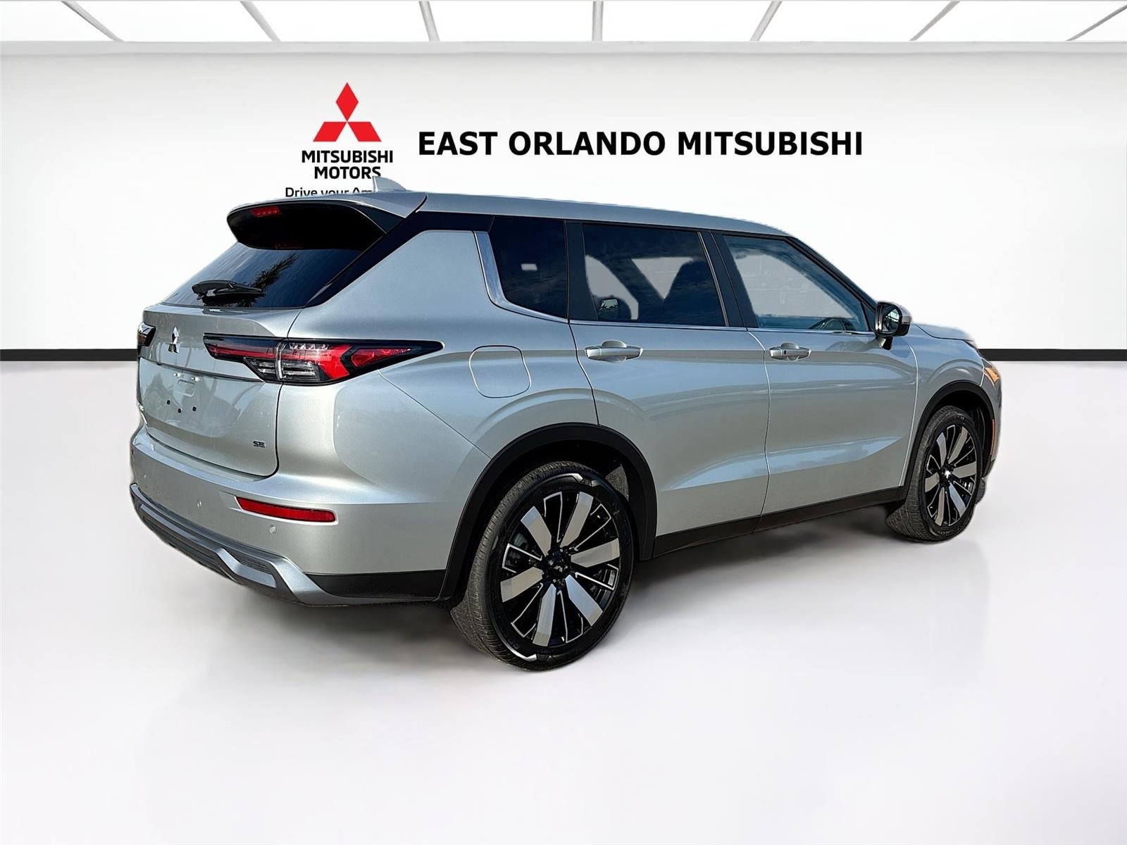 2025 Mitsubishi Outlander SE