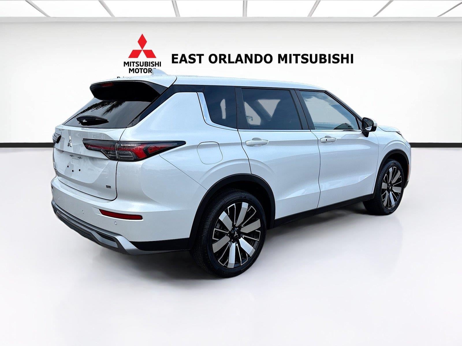 2025 Mitsubishi Outlander SE