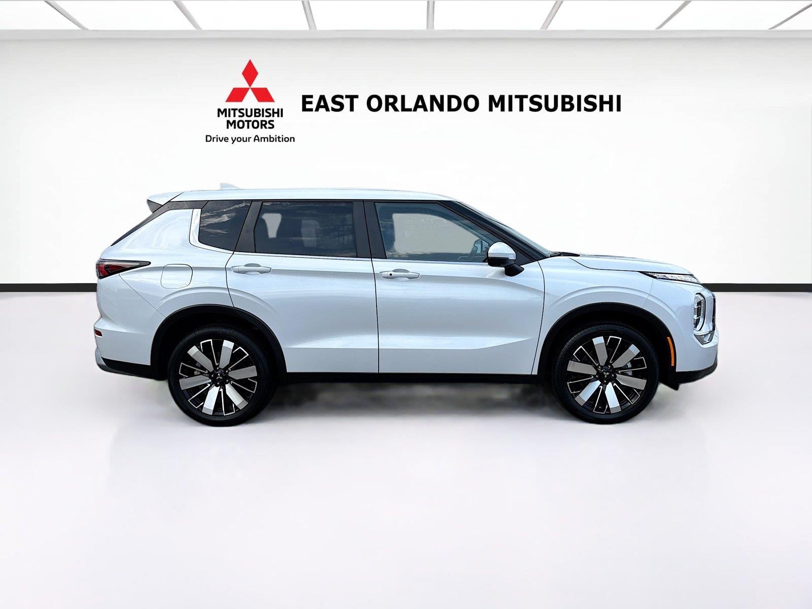 2025 Mitsubishi Outlander SE