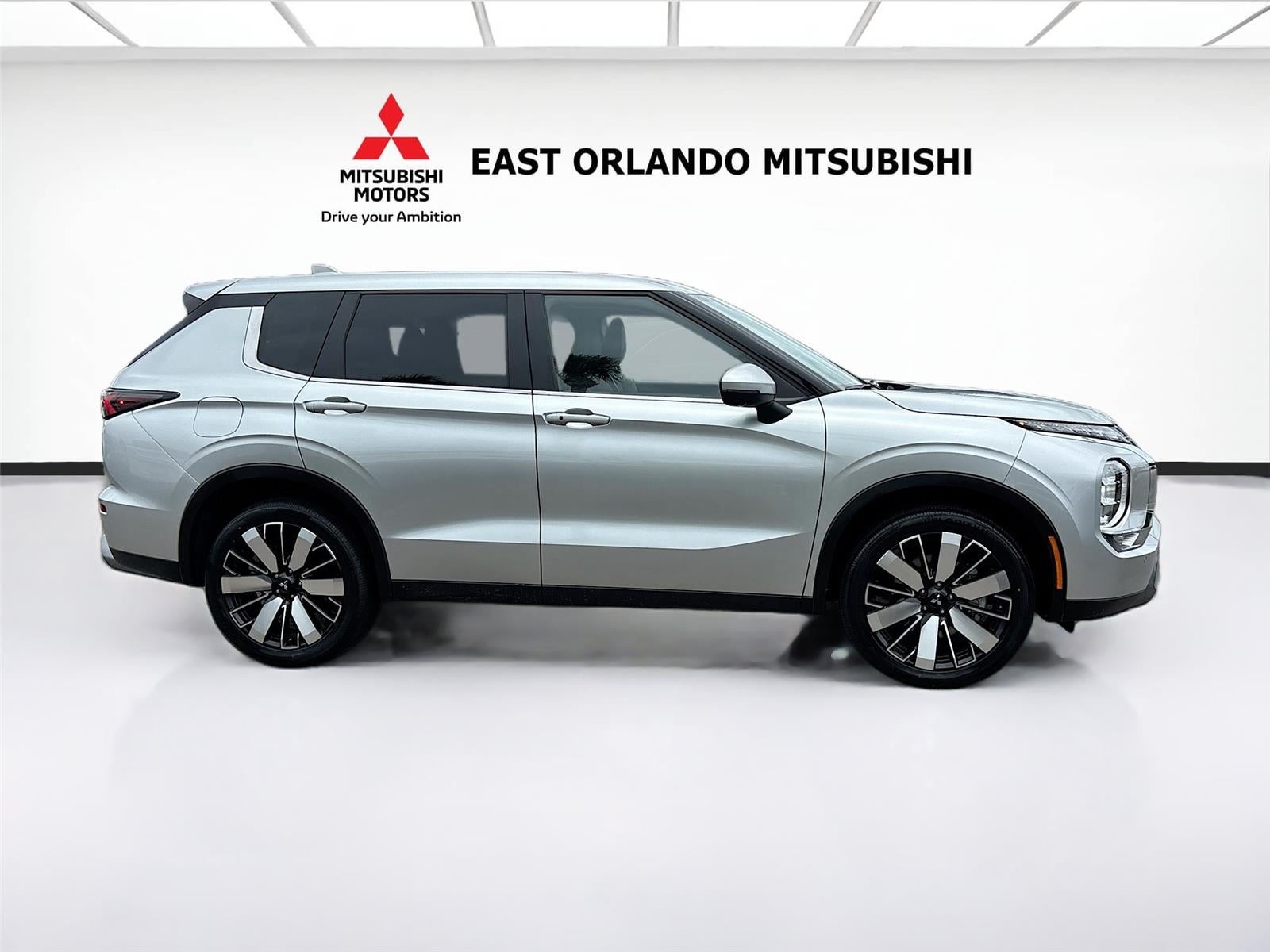 2025 Mitsubishi Outlander SE