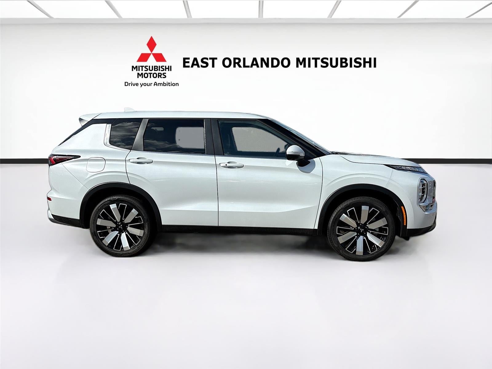 2025 Mitsubishi Outlander SE