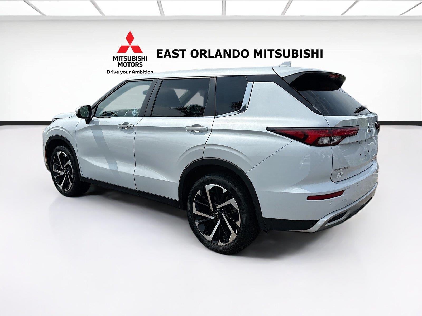 2024 Mitsubishi Outlander SE