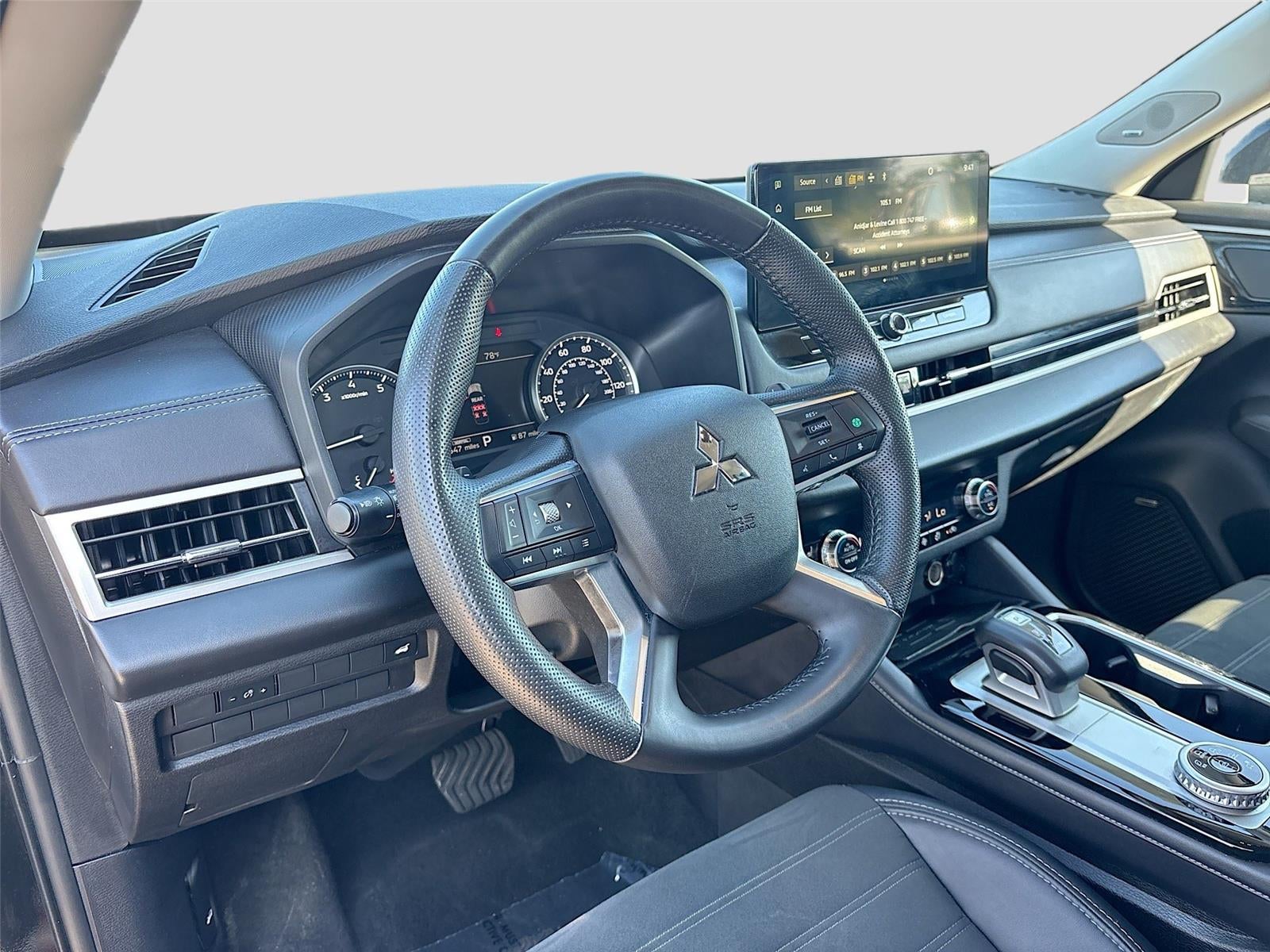 2025 Mitsubishi Outlander SE
