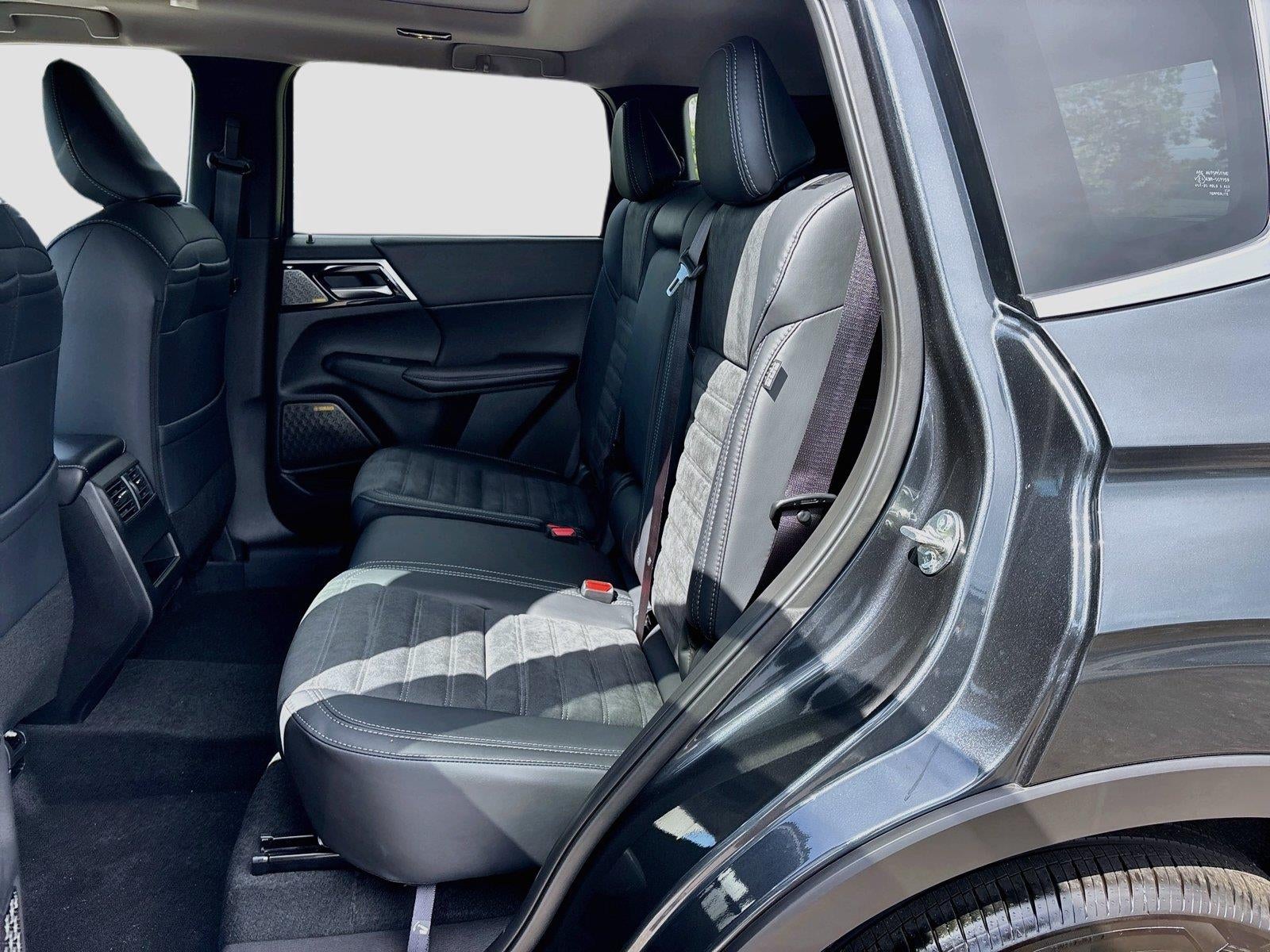 2026 Mitsubishi Outlander SE