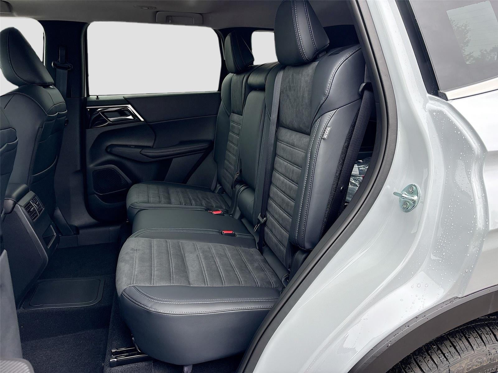 2025 Mitsubishi Outlander PHEV SE