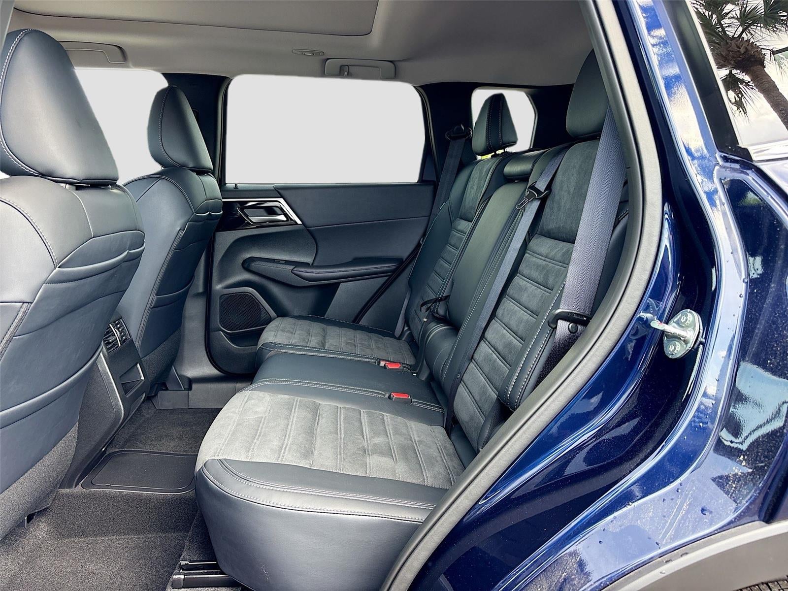2025 Mitsubishi Outlander PHEV SE