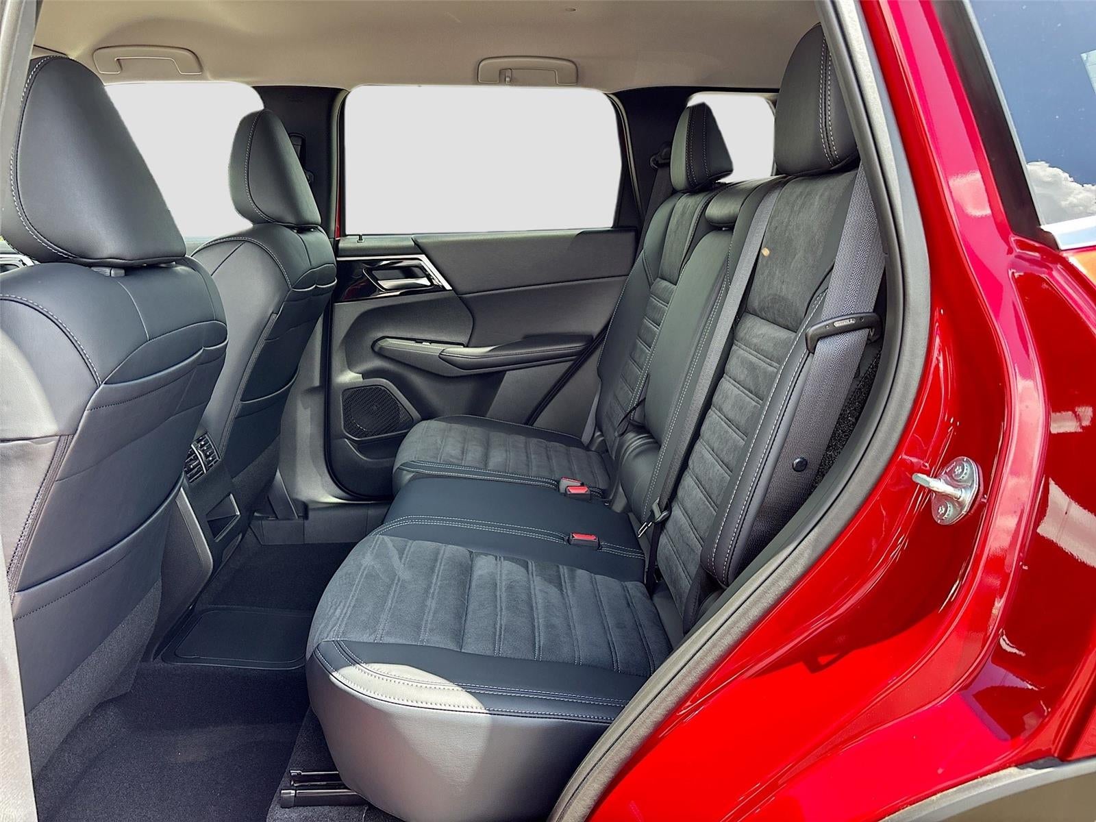 2025 Mitsubishi Outlander PHEV SE