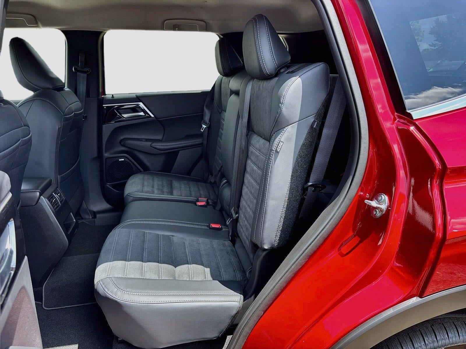 2026 Mitsubishi Outlander Plug-In Hybrid SE