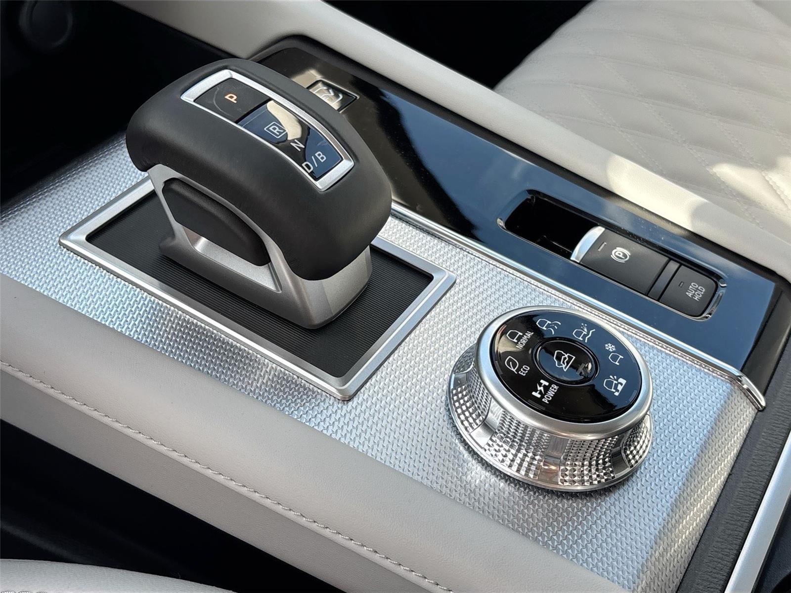 2025 Mitsubishi Outlander PHEV SEL Platinum Edition