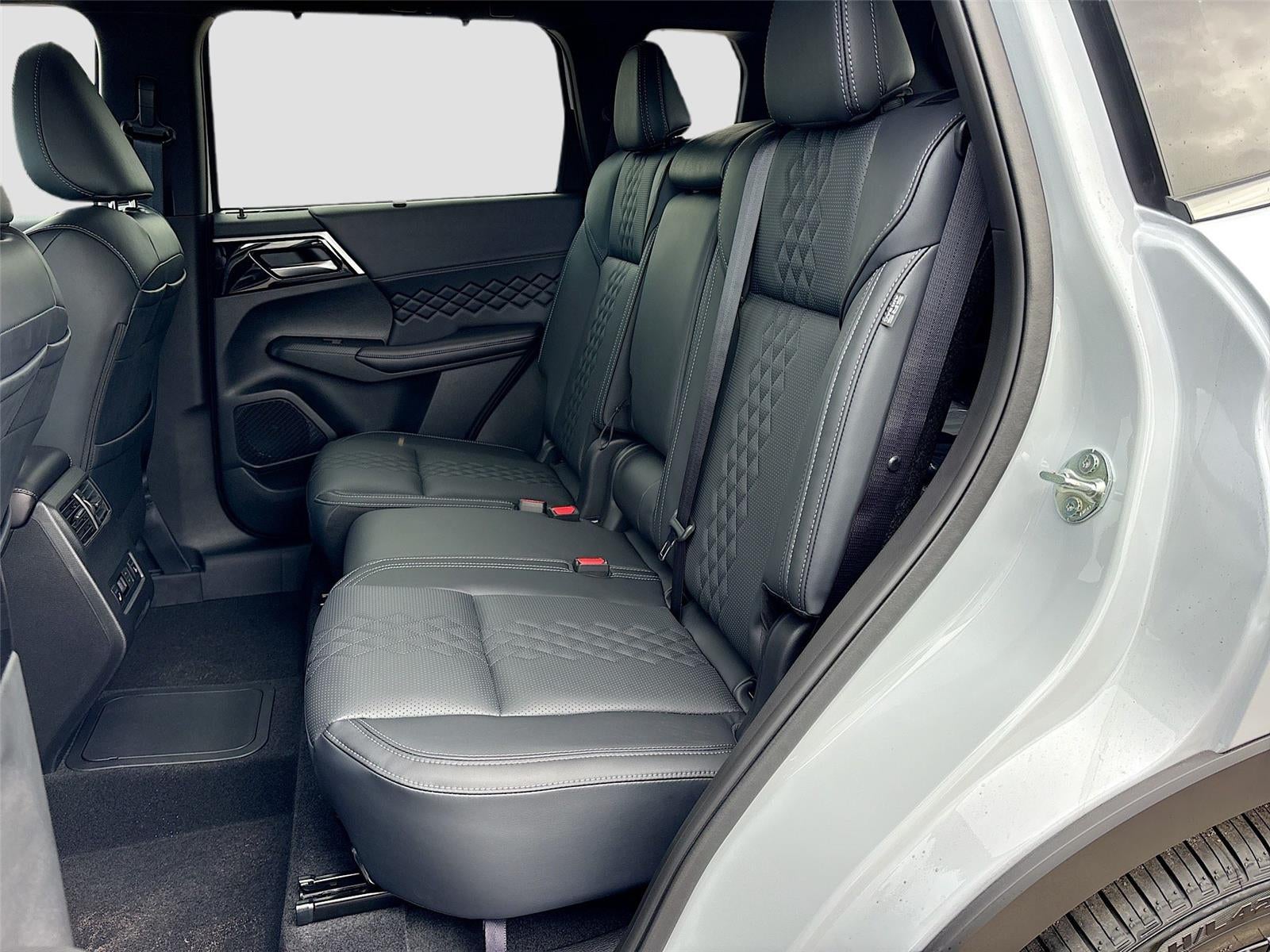 2025 Mitsubishi Outlander PHEV SEL Black Edition