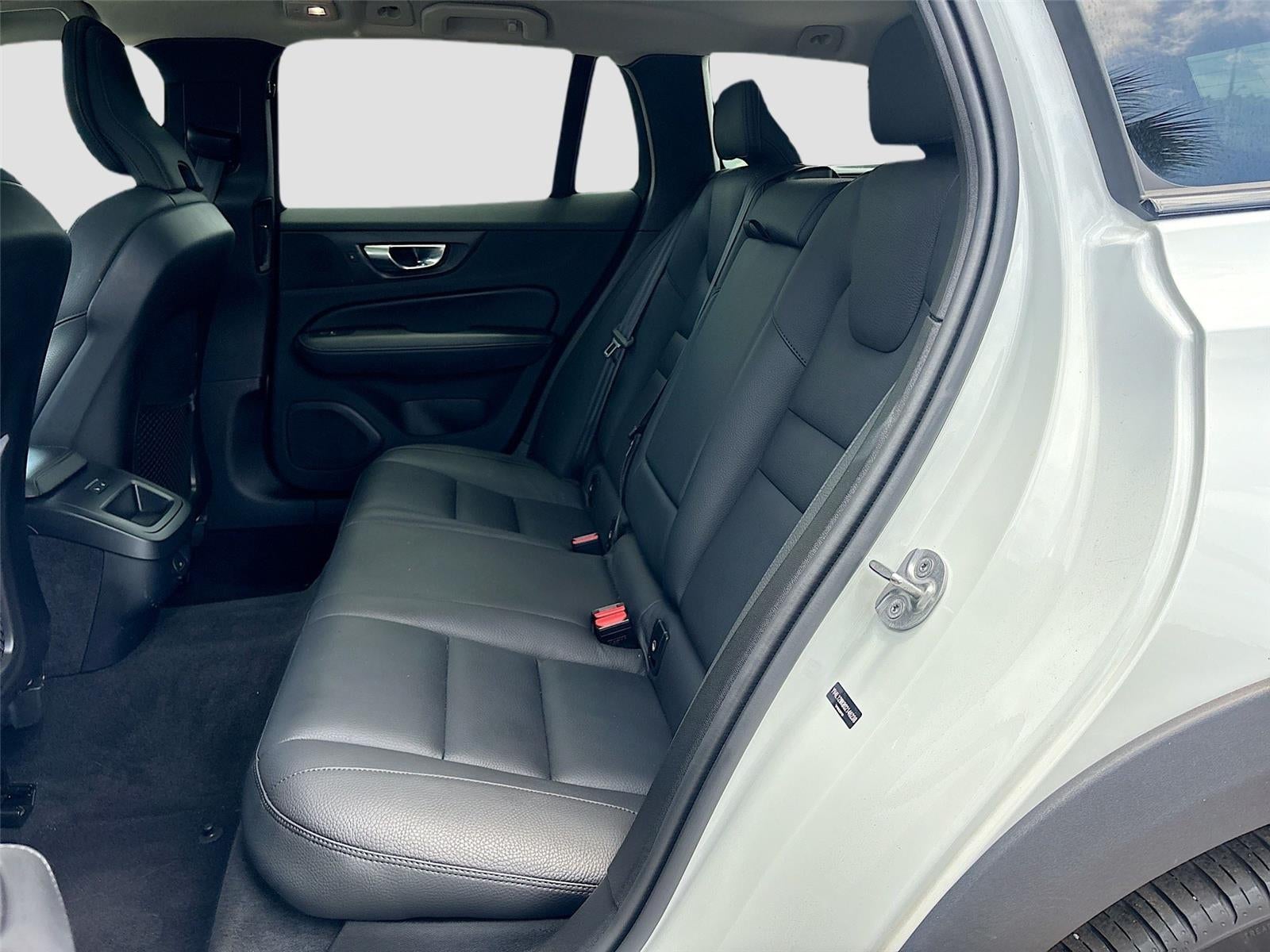 2025 Volvo V60 Cross Country Plus - Photo 26