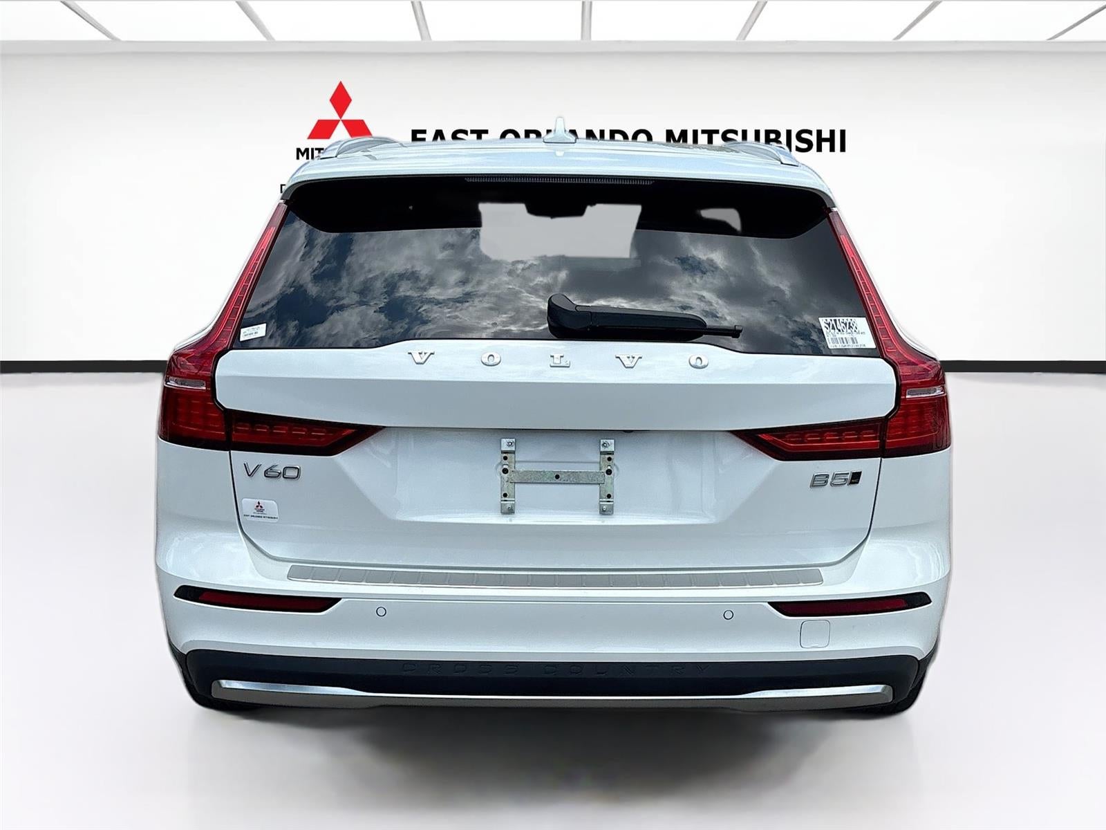 2025 Volvo V60 Cross Country Plus - Photo 6