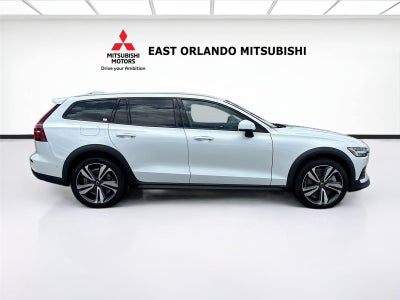2025 Volvo V60 Cross Country Plus