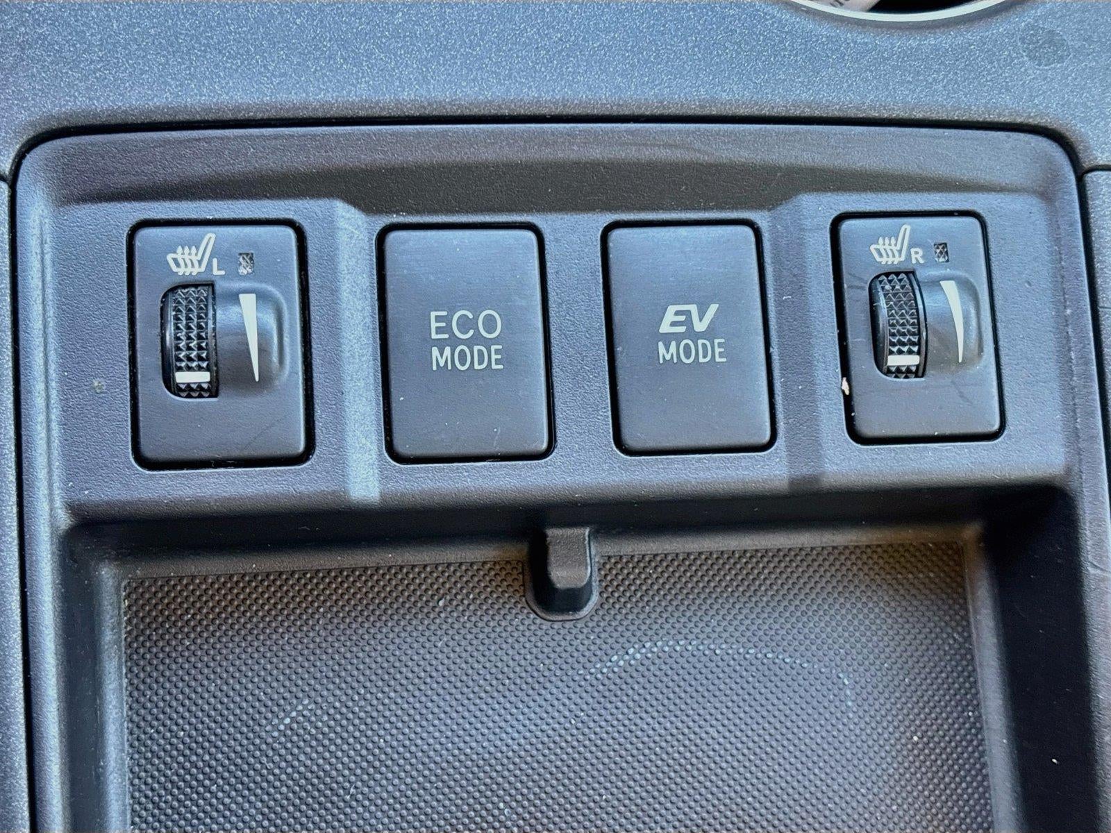 2016 Toyota Camry Hybrid XLE