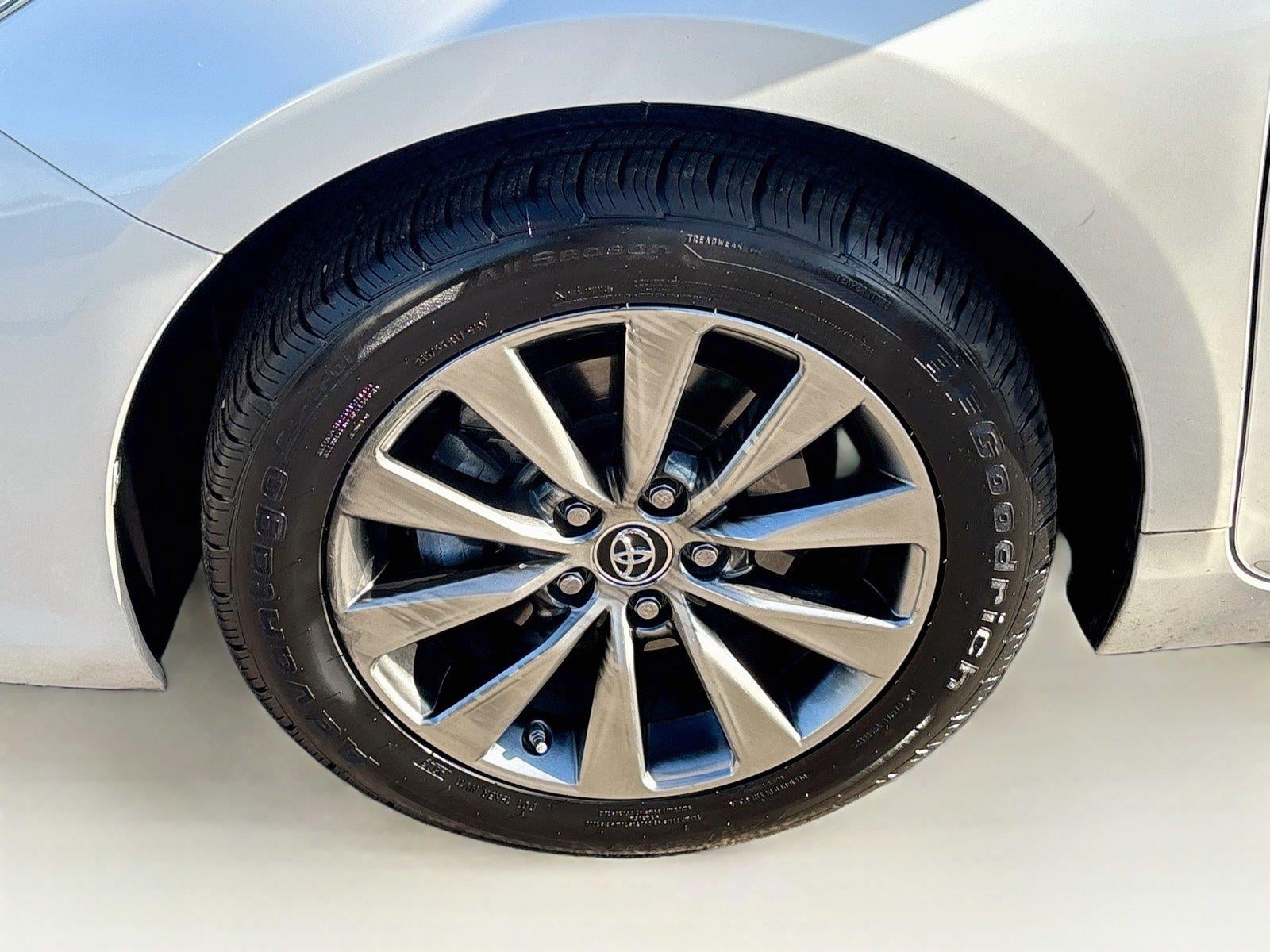 2016 Toyota Camry Hybrid XLE